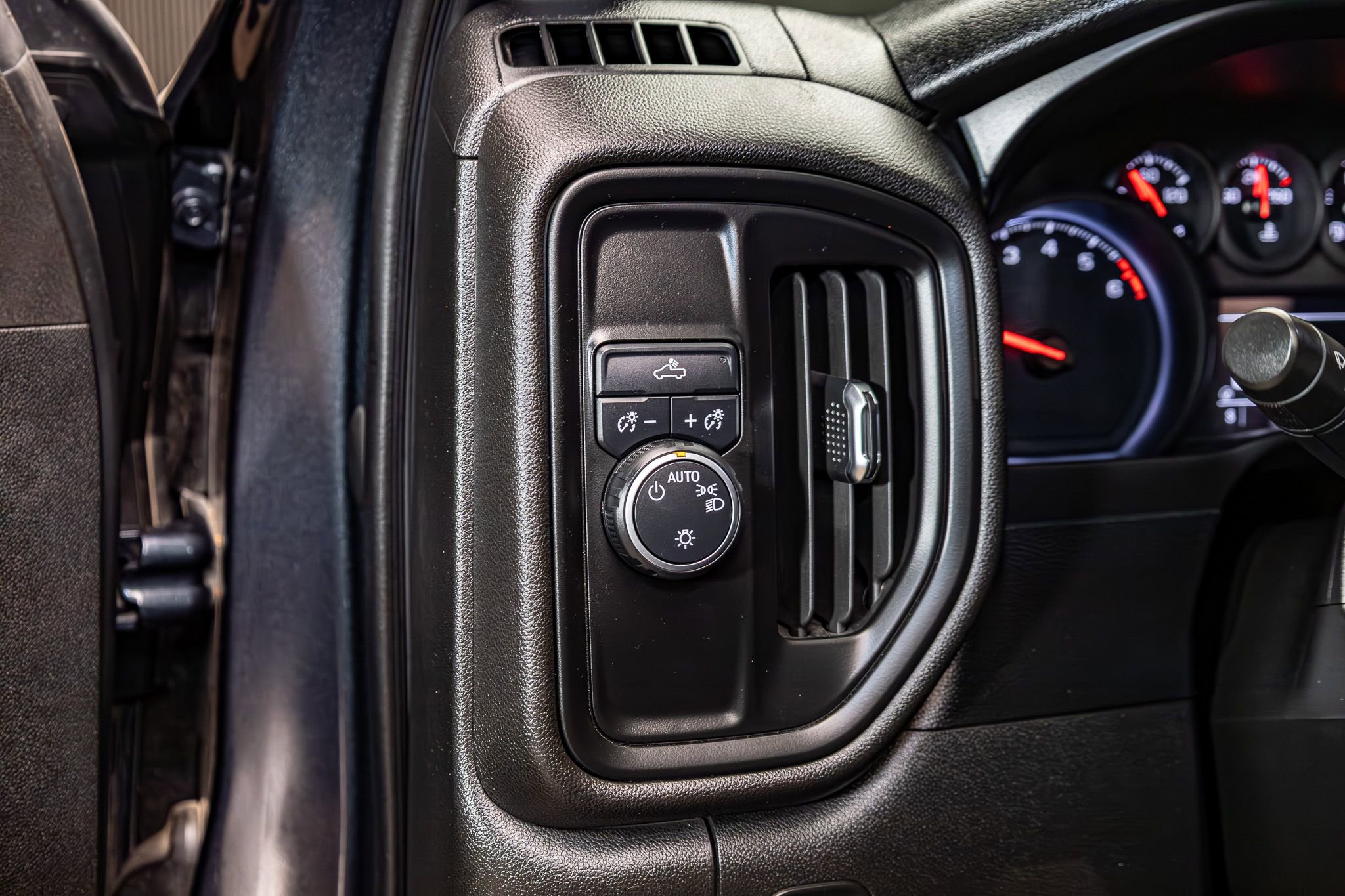 Used 2021 Chevrolet Silverado 1500 Custom RWD image 16