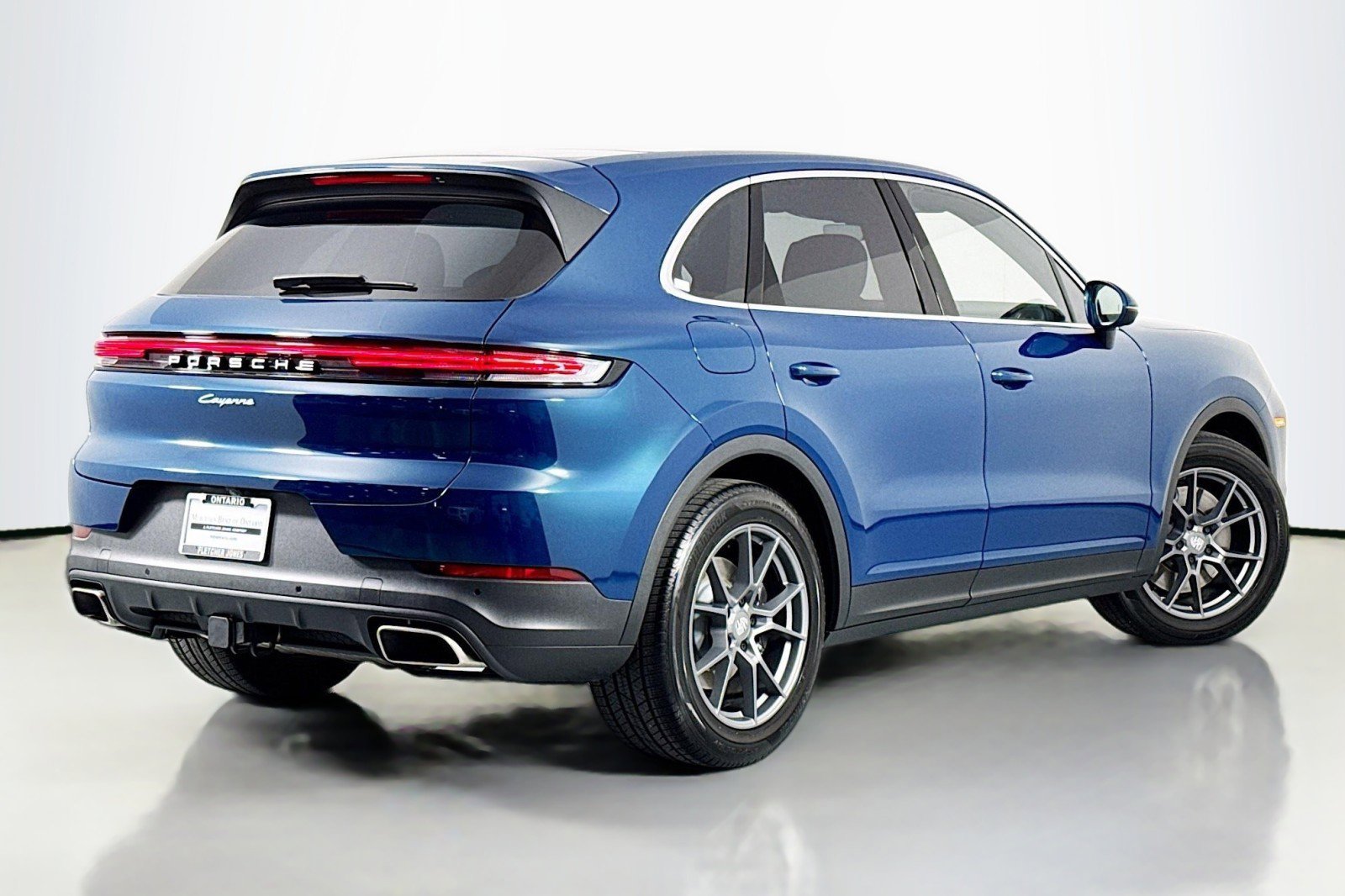 Used 2024 Porsche Cayenne AWD/4WD image 11