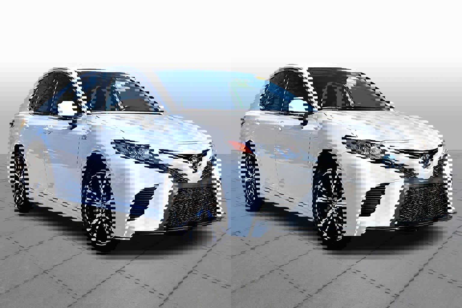 Used 2020 Toyota Camry SE image 2