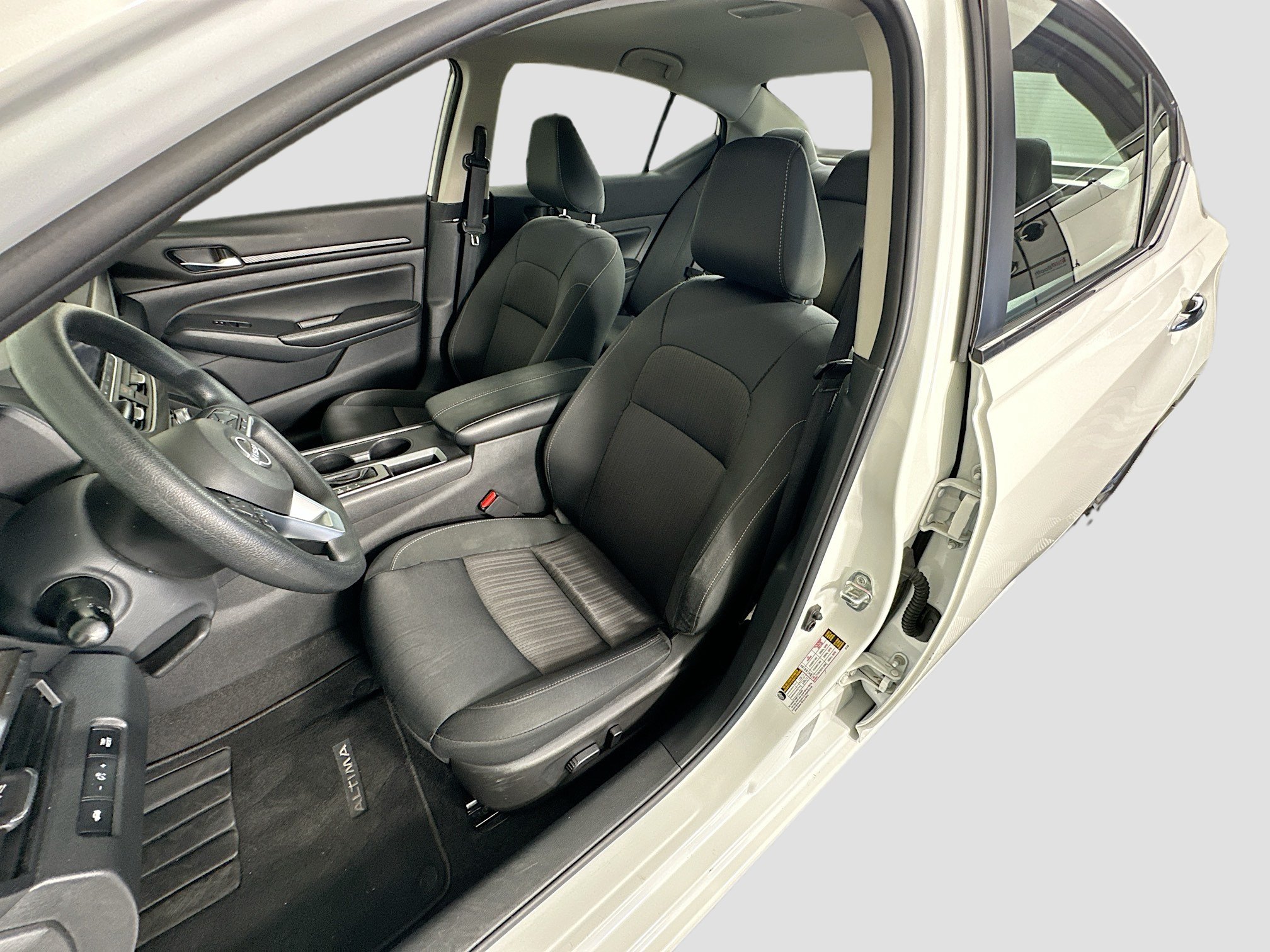 Used 2025 Nissan Altima 2.5 SV FWD image 13