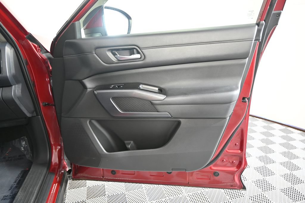 Used 2023 Nissan Pathfinder SL AWD/4WD image 14