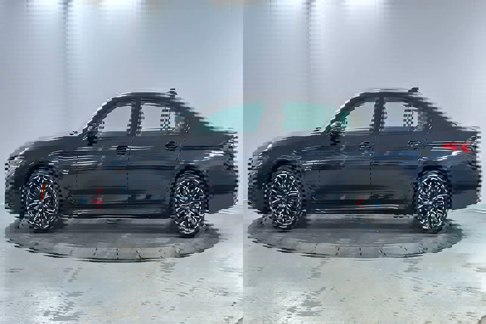 Used 2023 BMW 530e w/ M Sport Package image 5