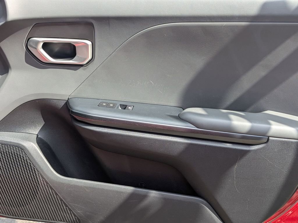 Used 2025 Kia K4 LXS image 32