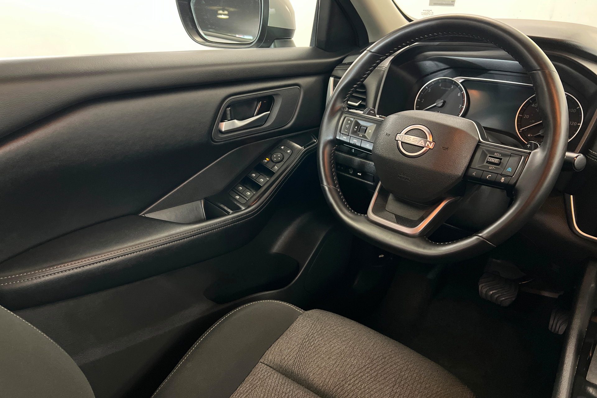 Used 2025 Nissan Rogue SV AWD/4WD image 11