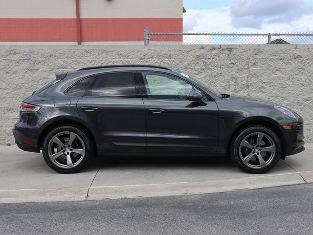 Certified 2024 Porsche Macan AWD/4WD image 9