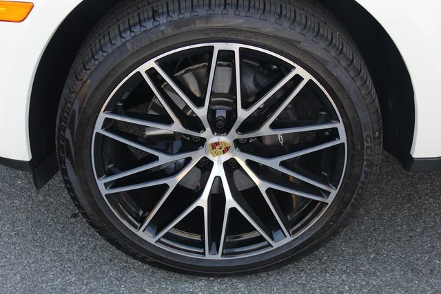 Certified 2026 Porsche Macan image 15