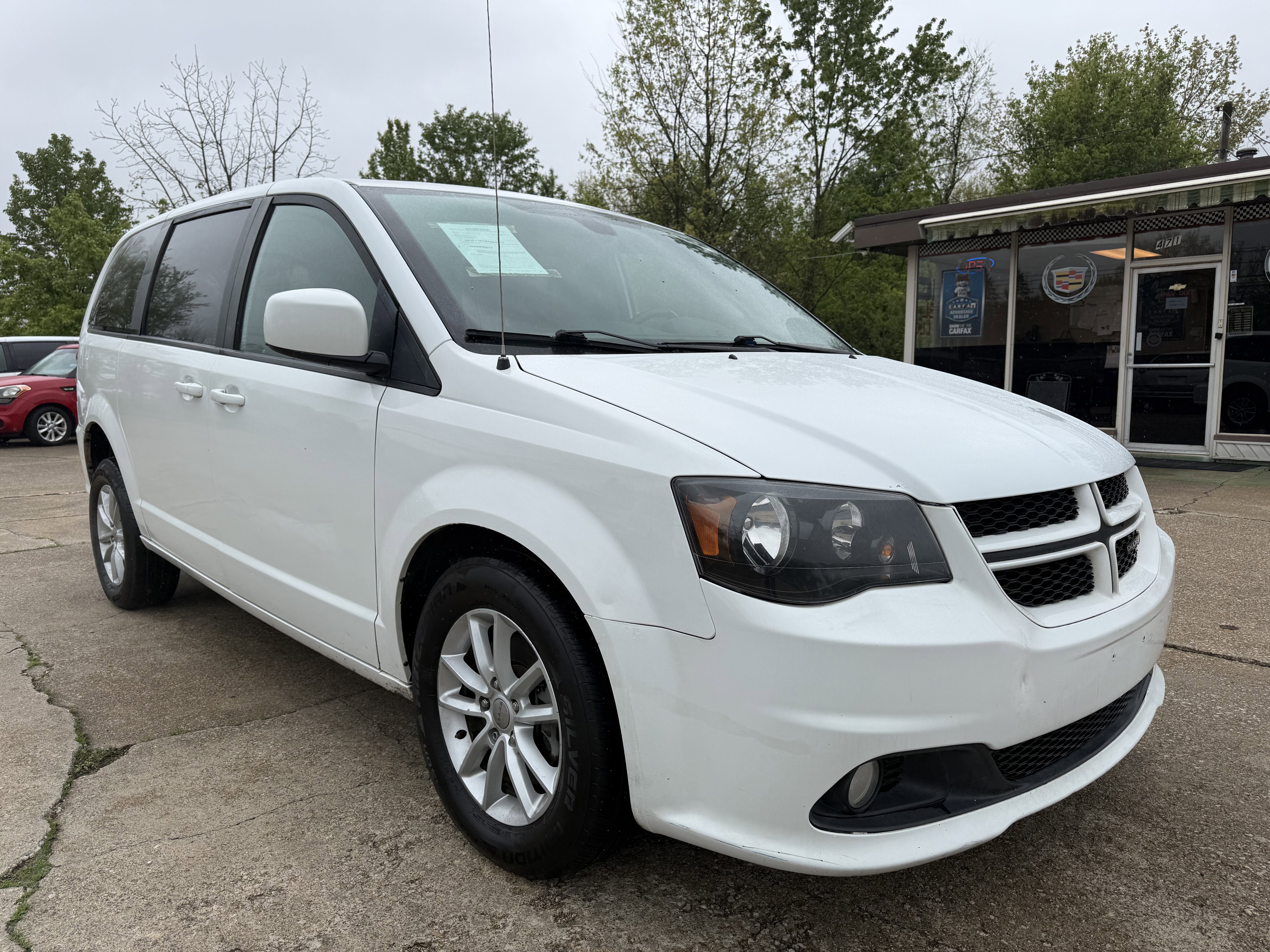 Used 2019 Dodge Grand Caravan GT FWD image 3