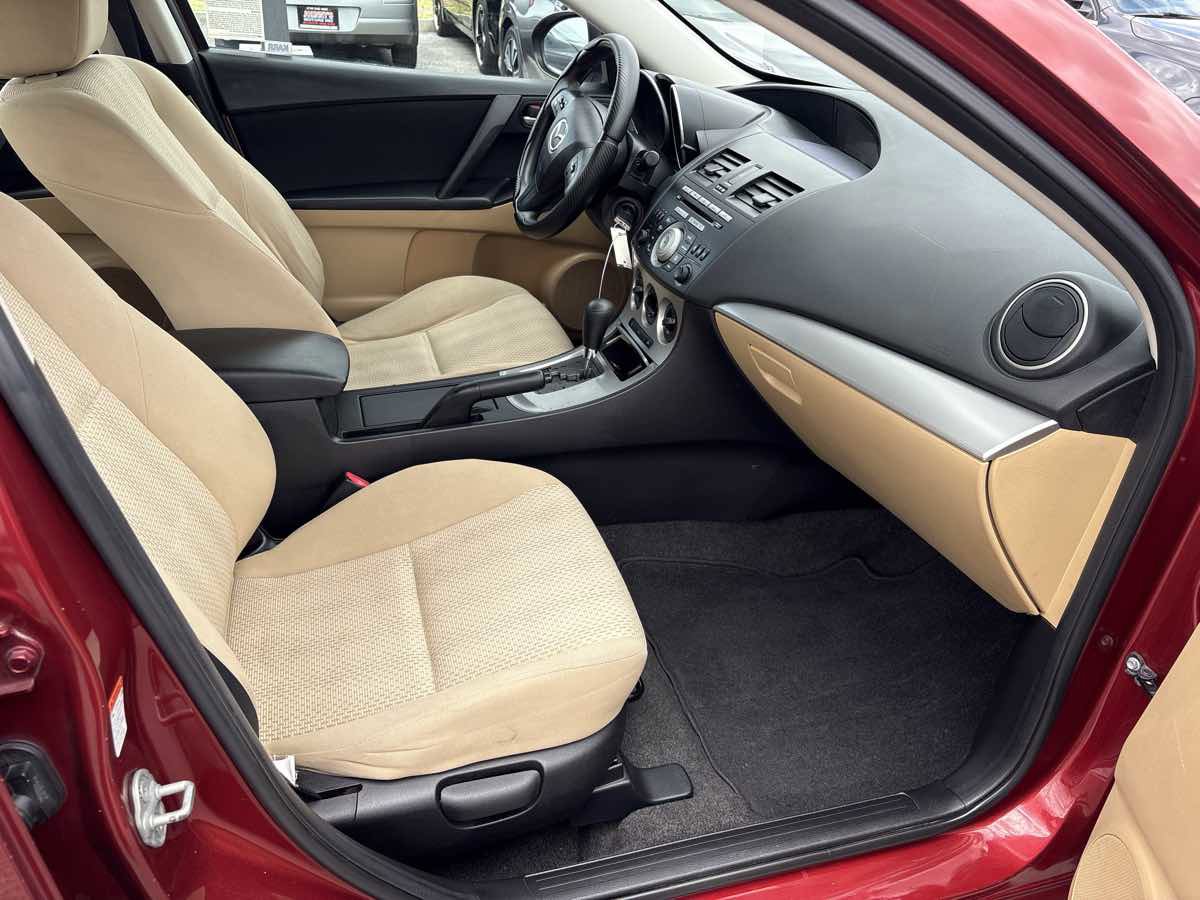 Used 2010 MAZDA MAZDA3 i Touring FWD image 24