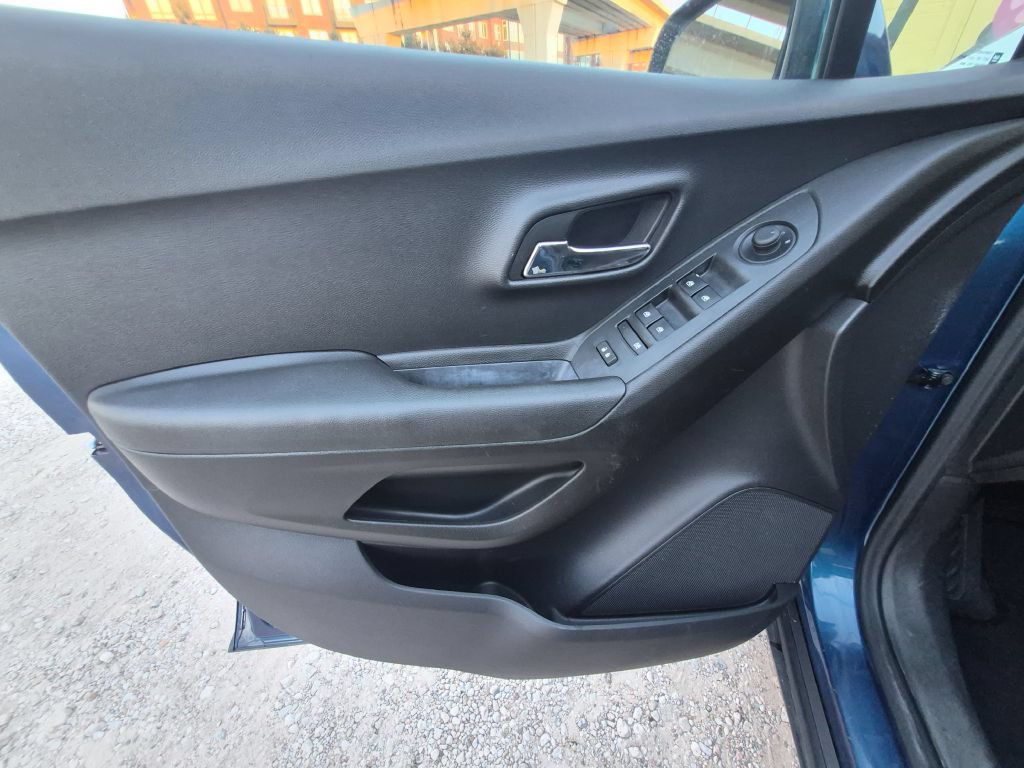 Used 2019 Chevrolet Trax LT w/ LT Convenience Package AWD/4WD image 10