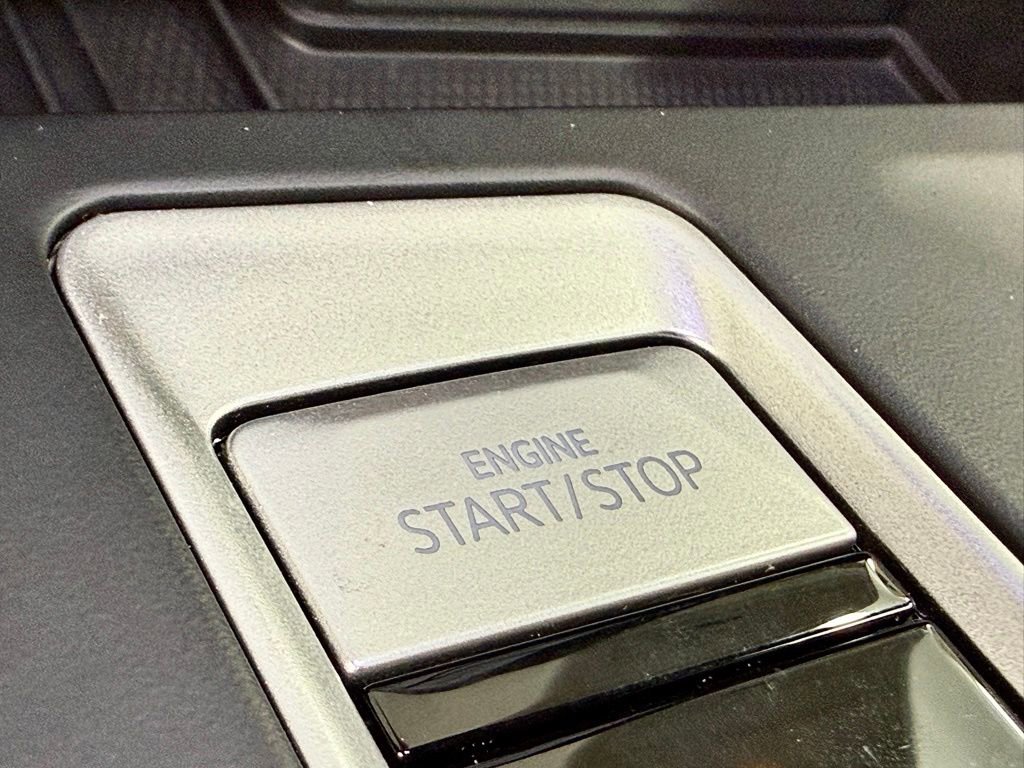 Used 2025 Volkswagen Atlas Cross Sport SE image 29