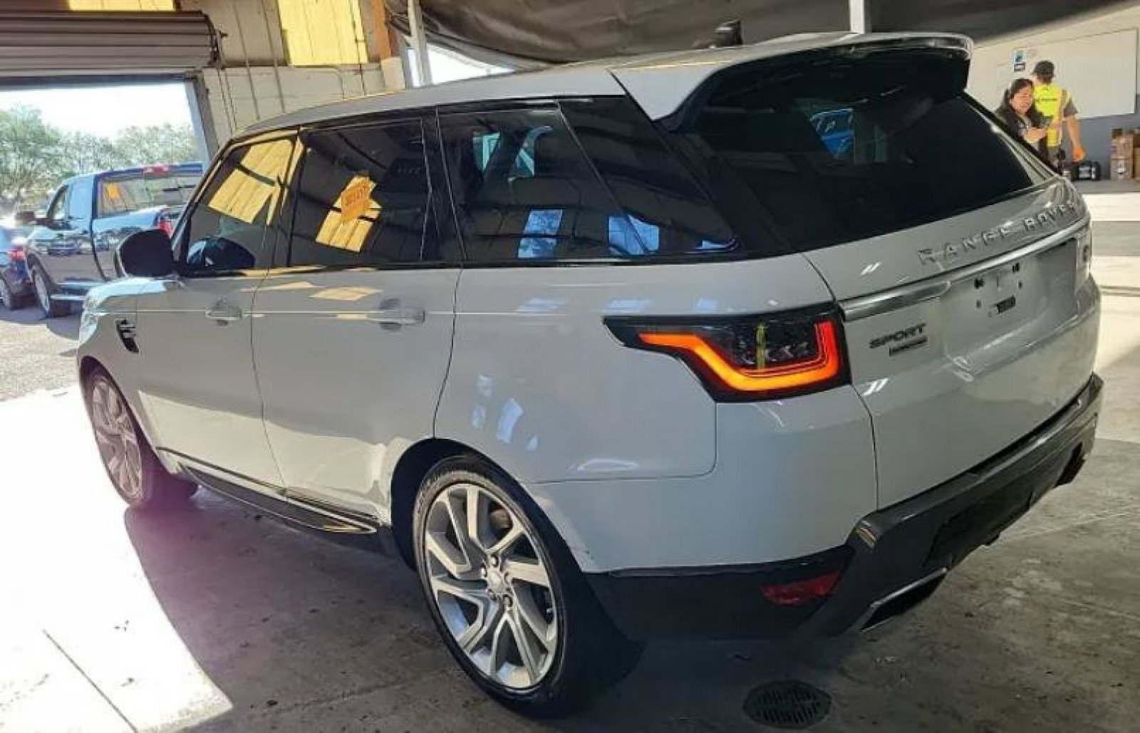 Used 2018 Land Rover Range Rover Sport Supercharged image 2