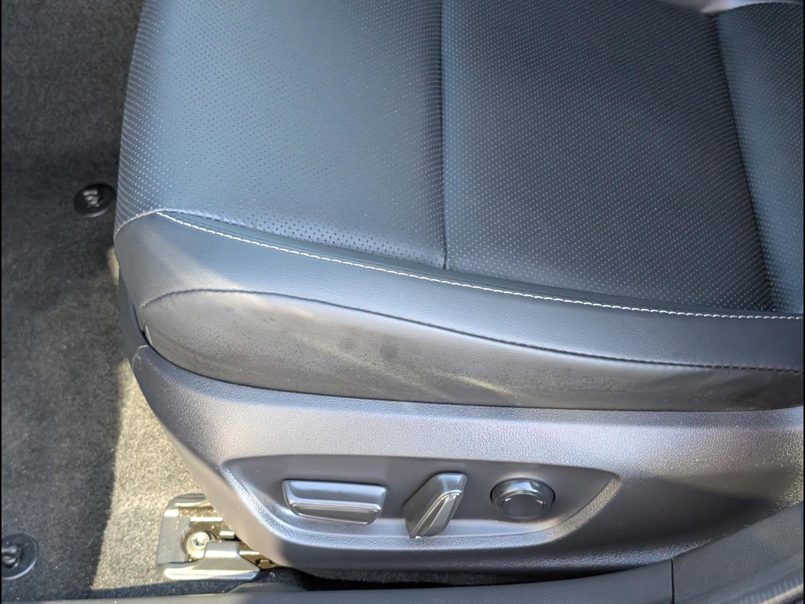 Used 2025 Toyota Prius XLE image 11