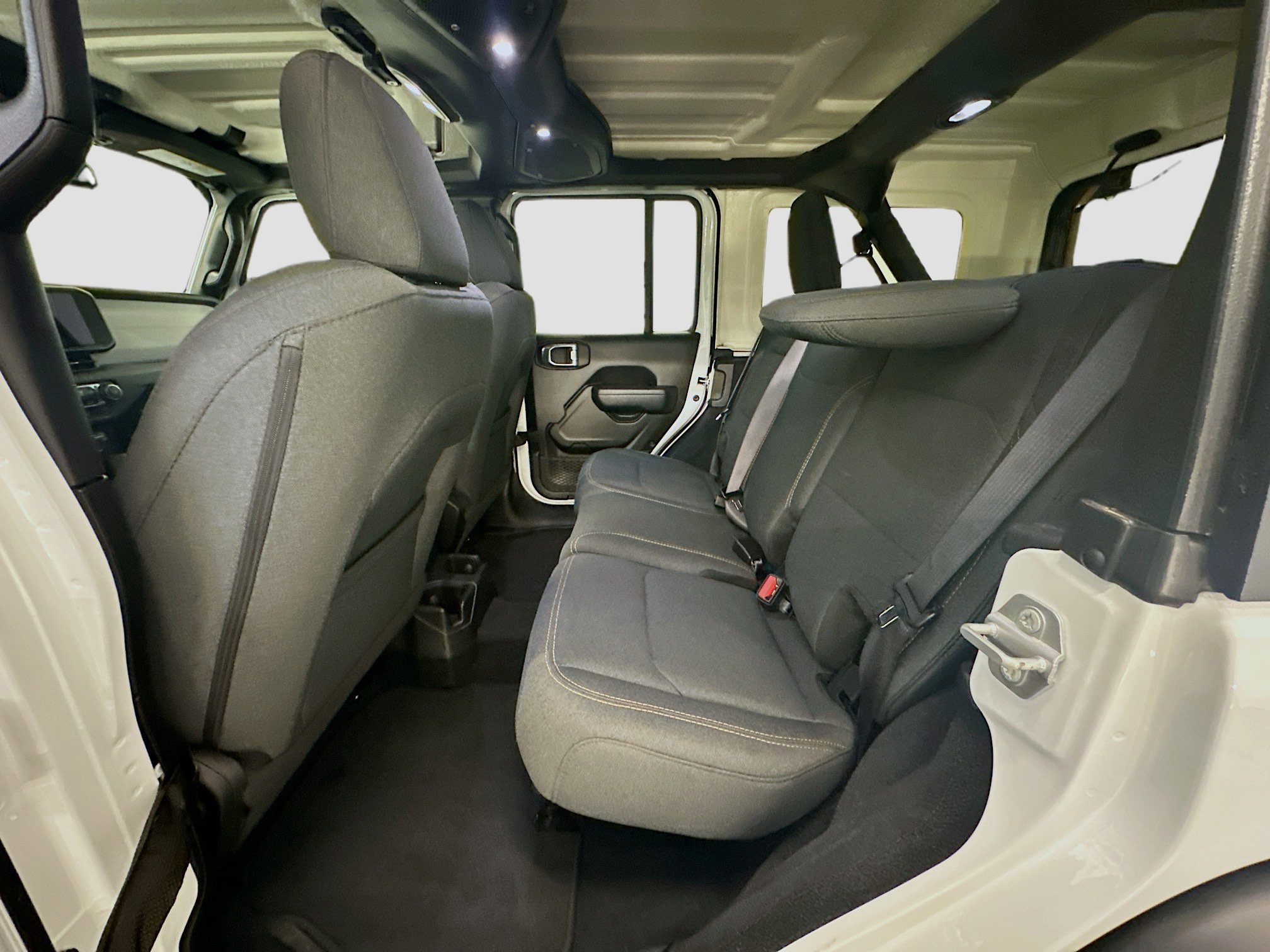 Used 2025 Jeep Wrangler Sport S image 28