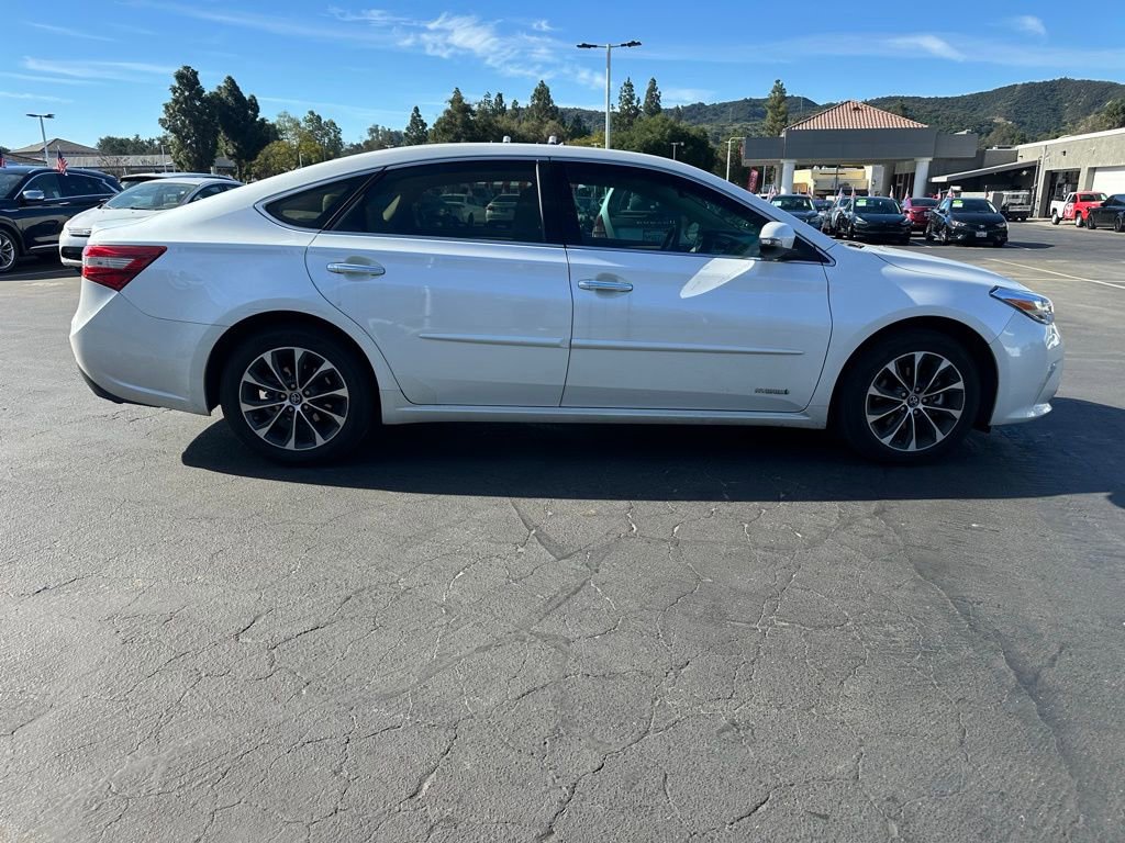 Used 2017 Toyota Avalon Limited image 4