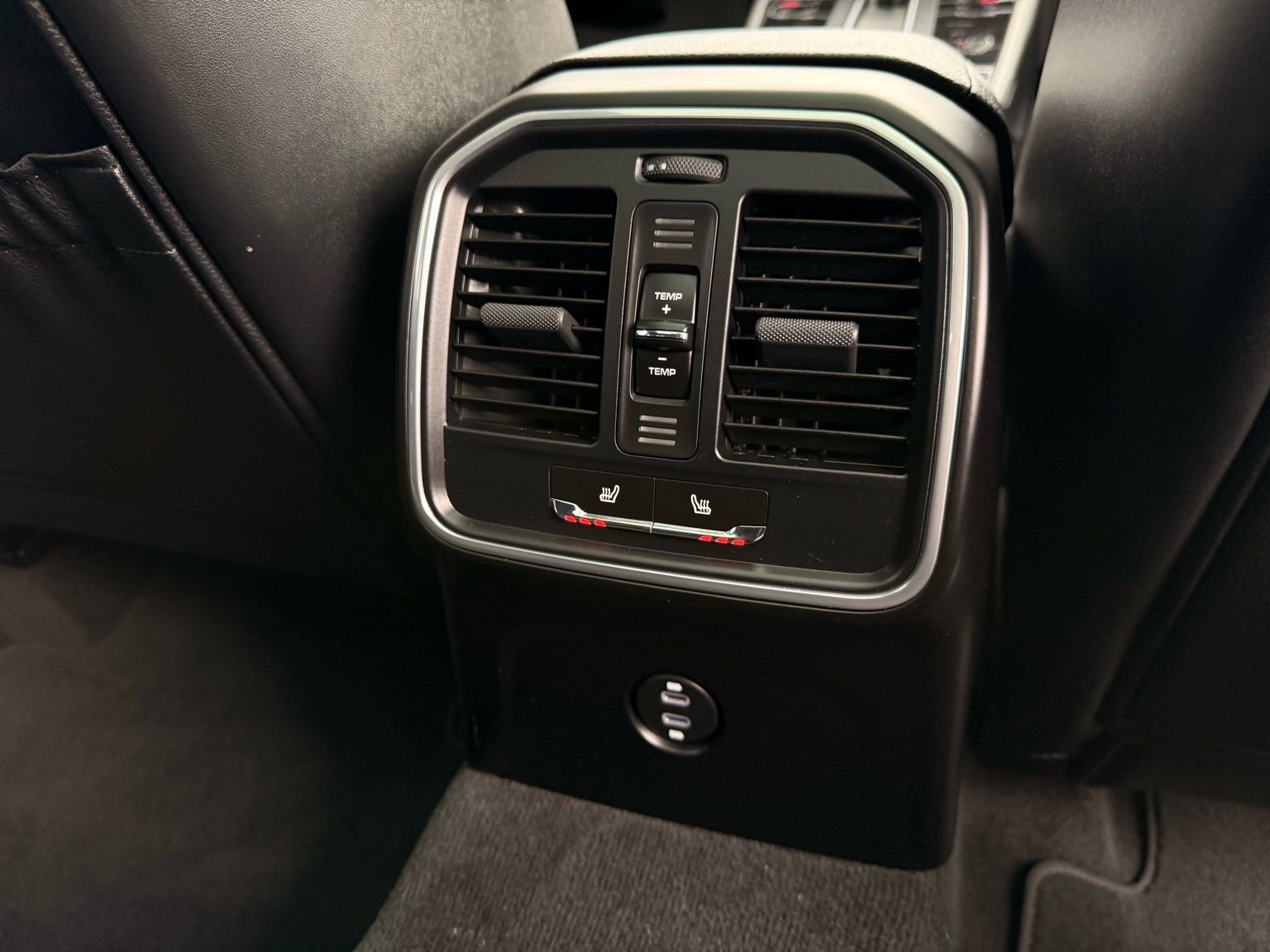 Used 2022 Porsche Macan image 32