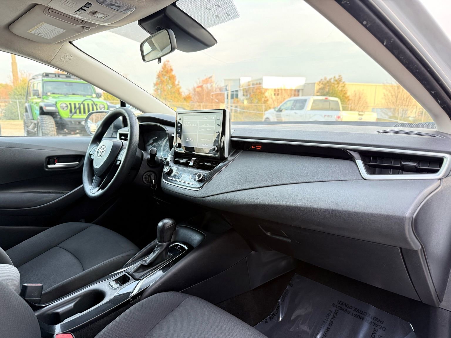 Used 2021 Toyota Corolla LE image 25