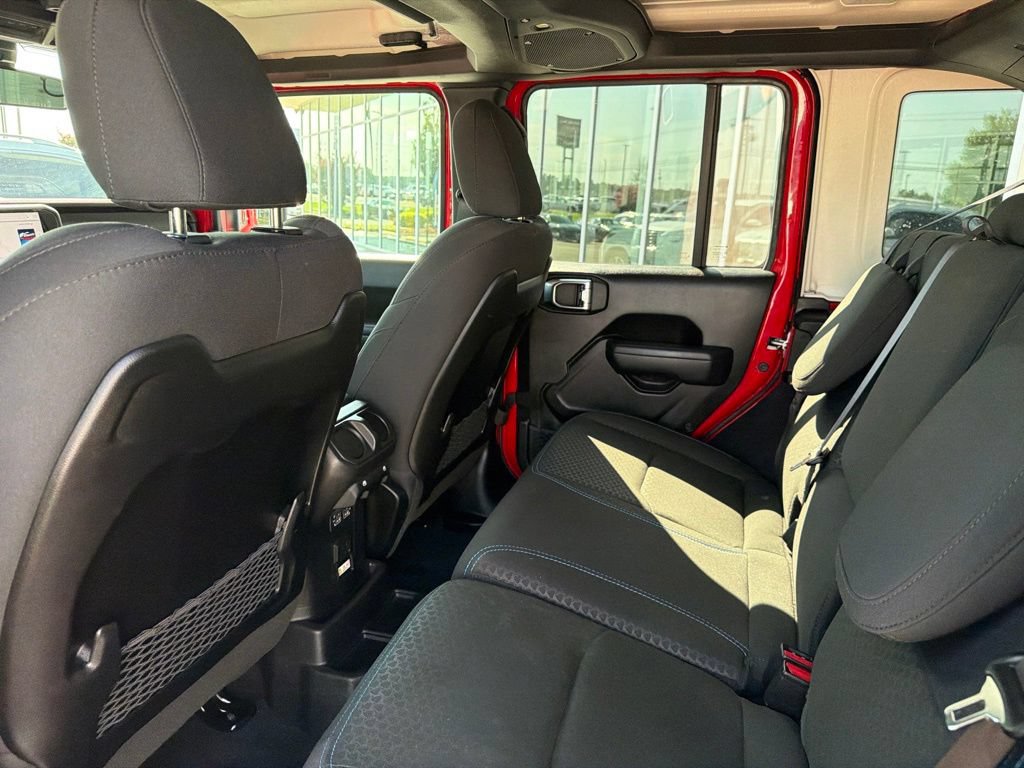 Used 2025 Jeep Wrangler Unlimited Rubicon 4xe w/ Convenience Group AWD/4WD image 27