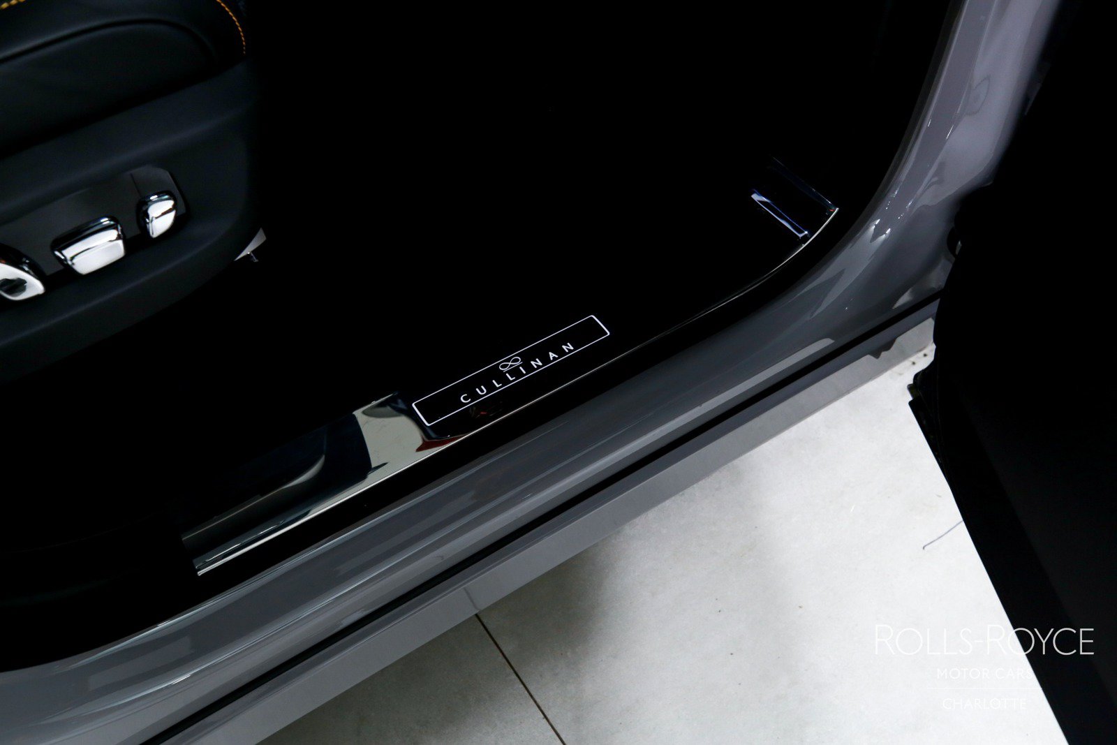Used 2026 Rolls-Royce Cullinan Black Badge AWD/4WD image 37