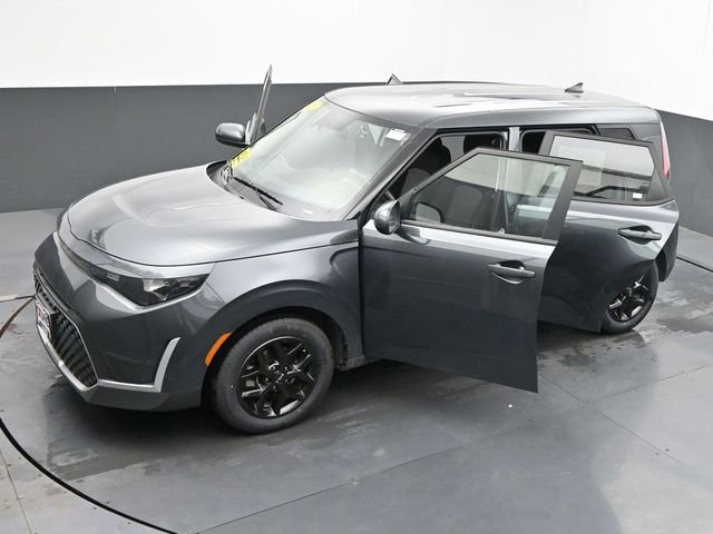 Used 2025 Kia Soul LX w/ LX Technology Package FWD image 41