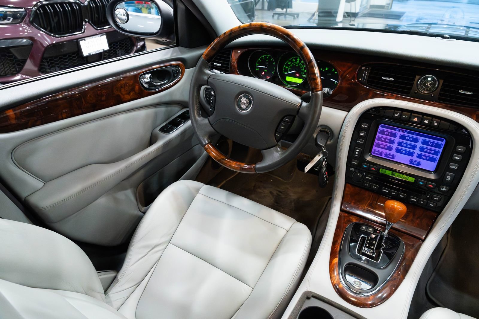 Used 2005 Jaguar XJ8 image 10