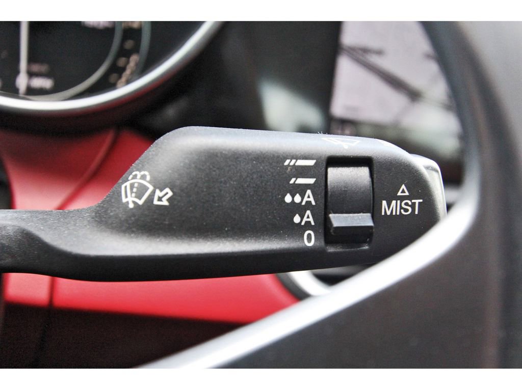 Used 2019 Alfa Romeo Giulia image 12