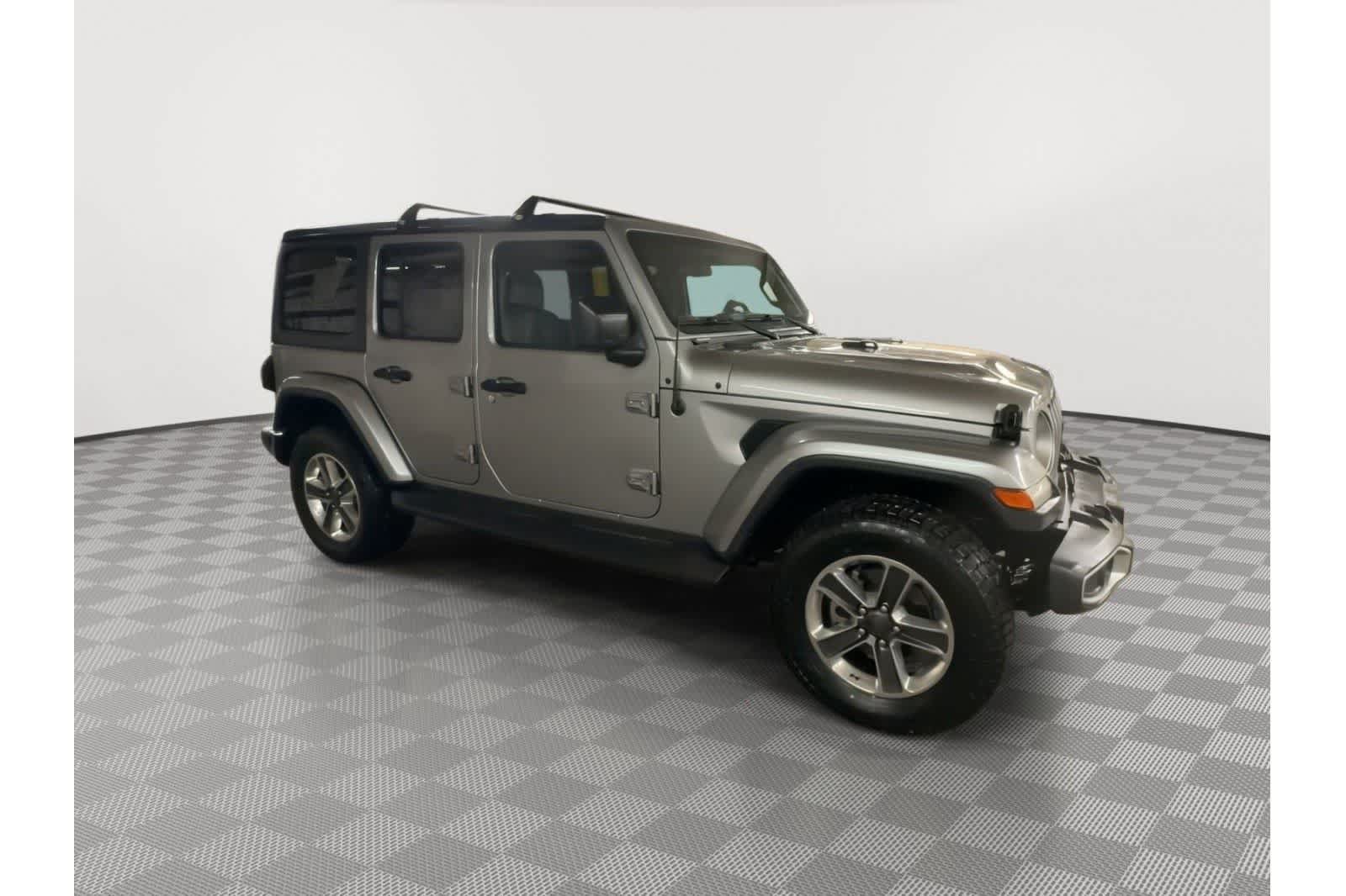 Used 2018 Jeep Wrangler Unlimited Sahara AWD/4WD image 3