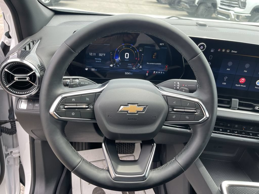 New 2026 Chevrolet Equinox LT w/ Convenience Package II FWD image 14
