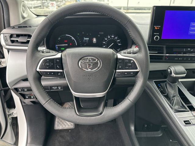 Used 2025 Toyota Sienna XLE w/ XLE Plus Package image 8