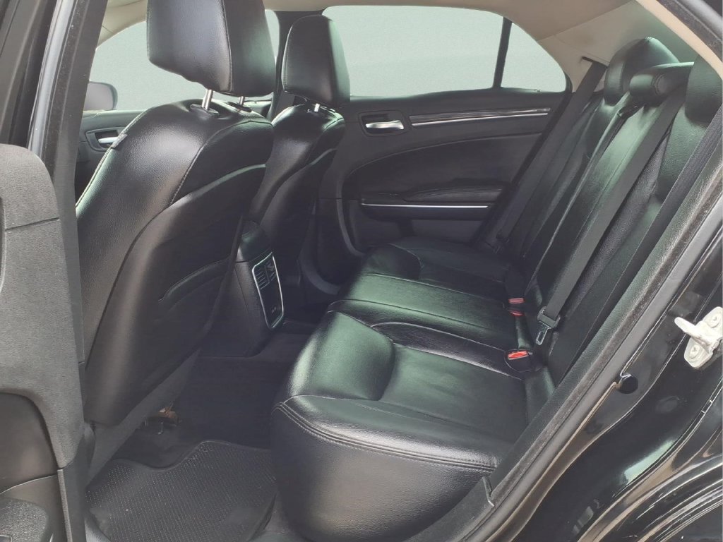 Used 2018 Chrysler 300 Touring w/ Driver Convenience Group RWD image 12