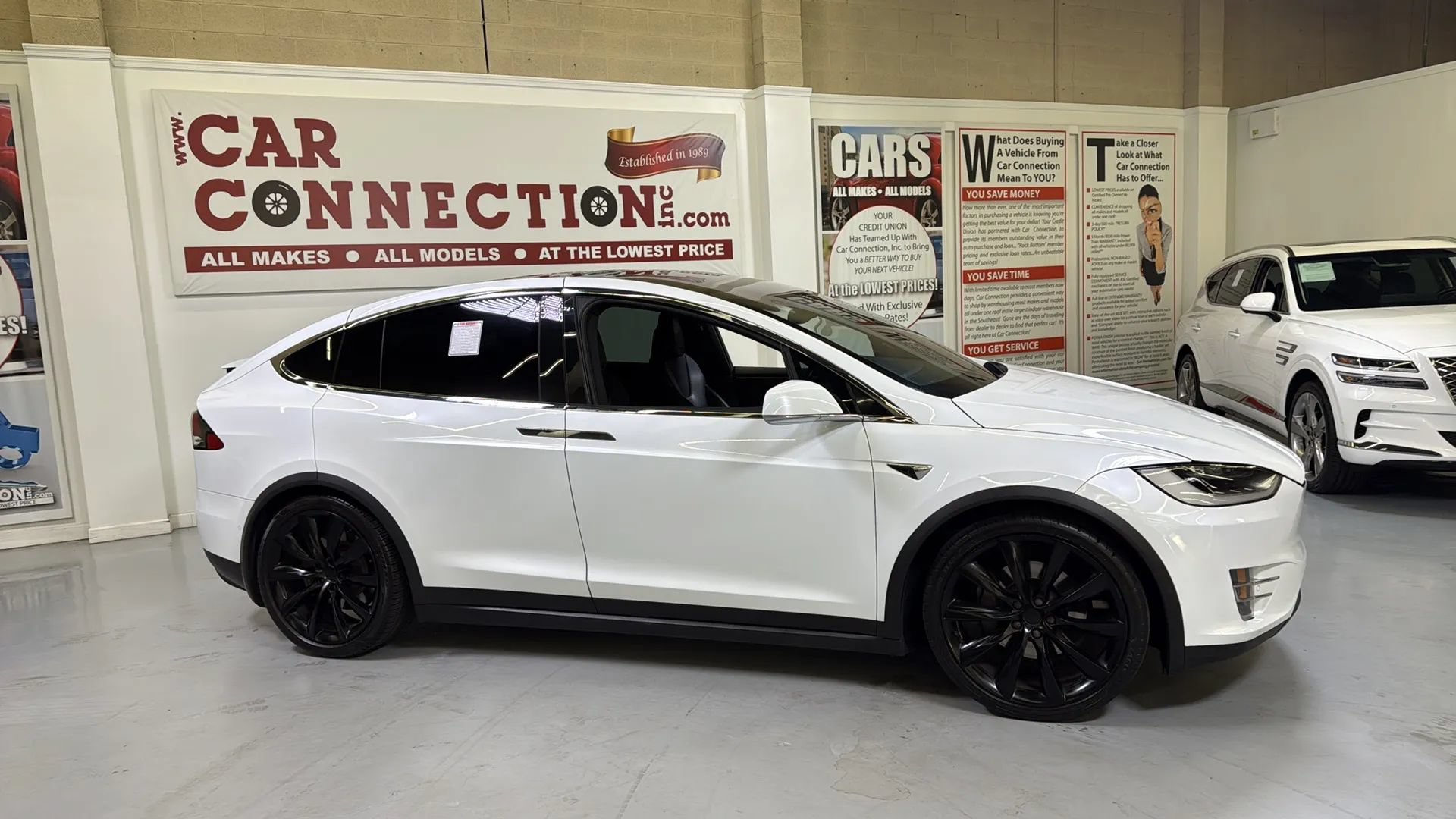 Used 2018 Tesla Model X 75D AWD/4WD image 4