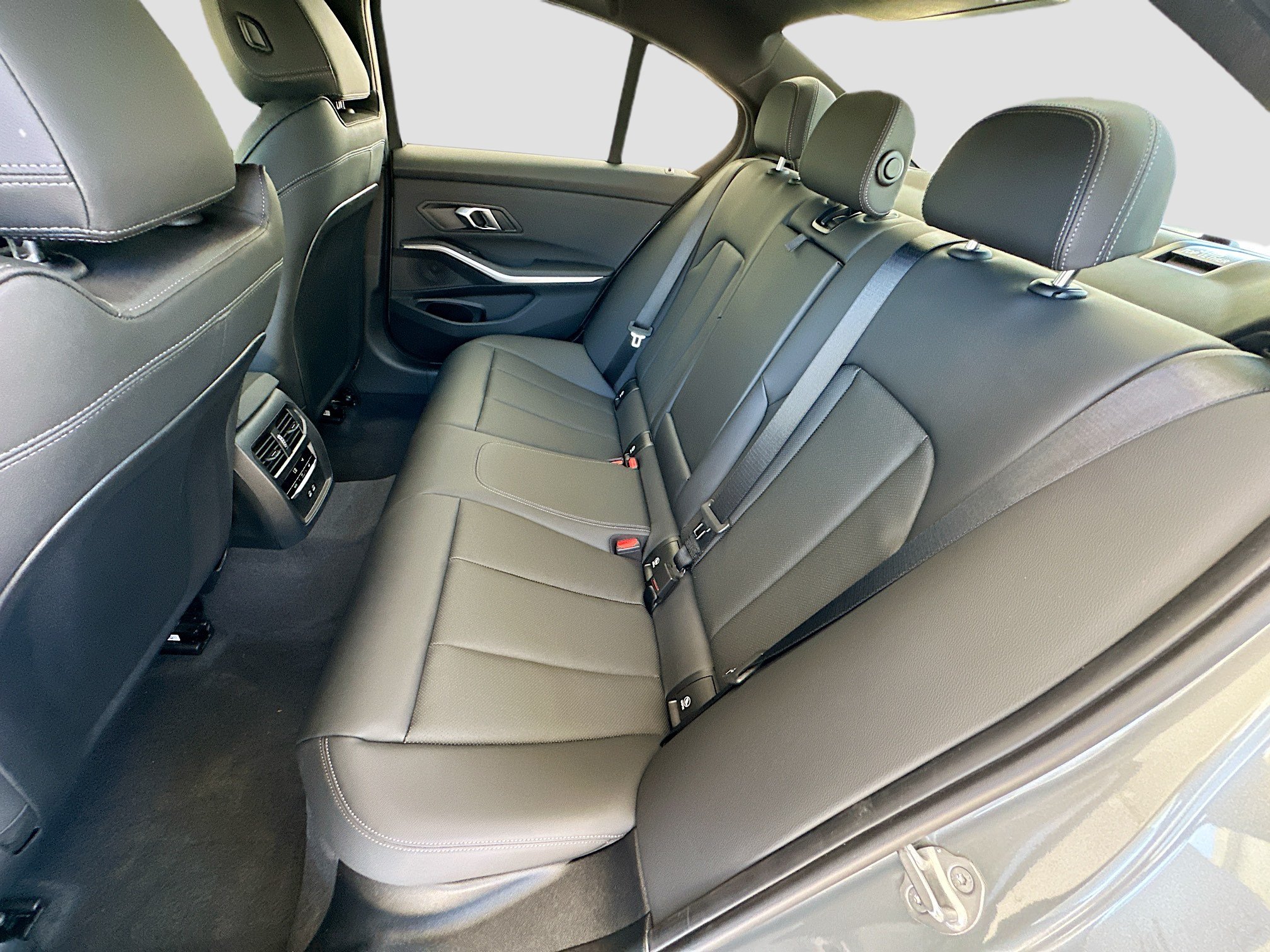 New 2026 BMW 330i Sedan w/ M Sport Package RWD image 19