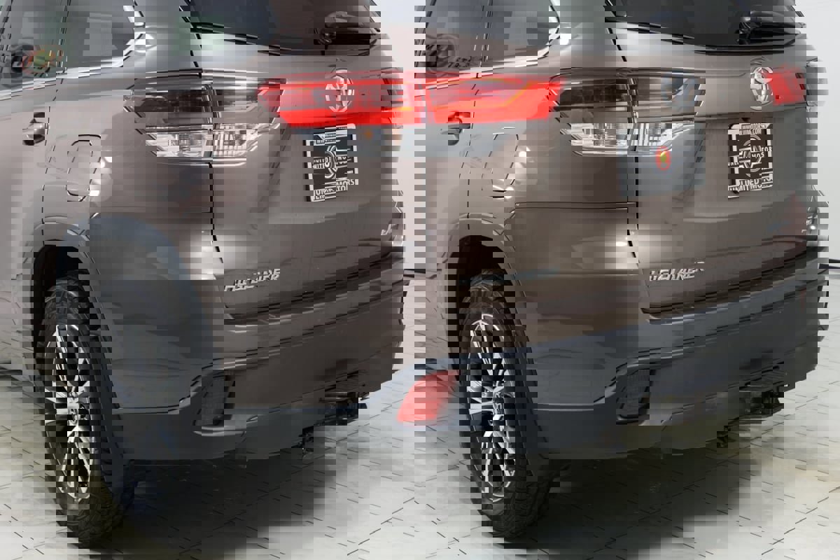 Used 2017 Toyota Highlander Plus image 45
