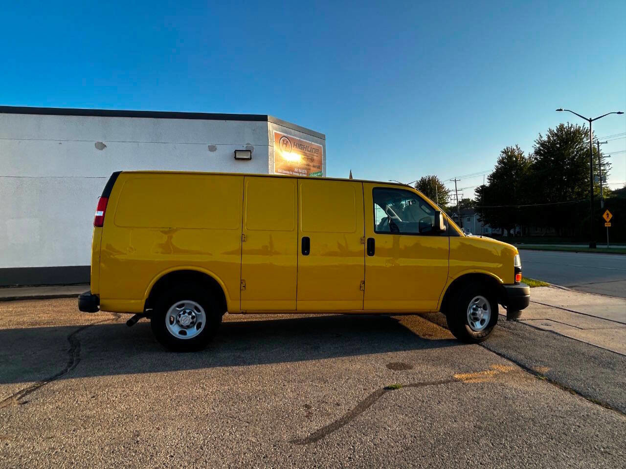 Used 2019 Chevrolet Express 2500 image 3