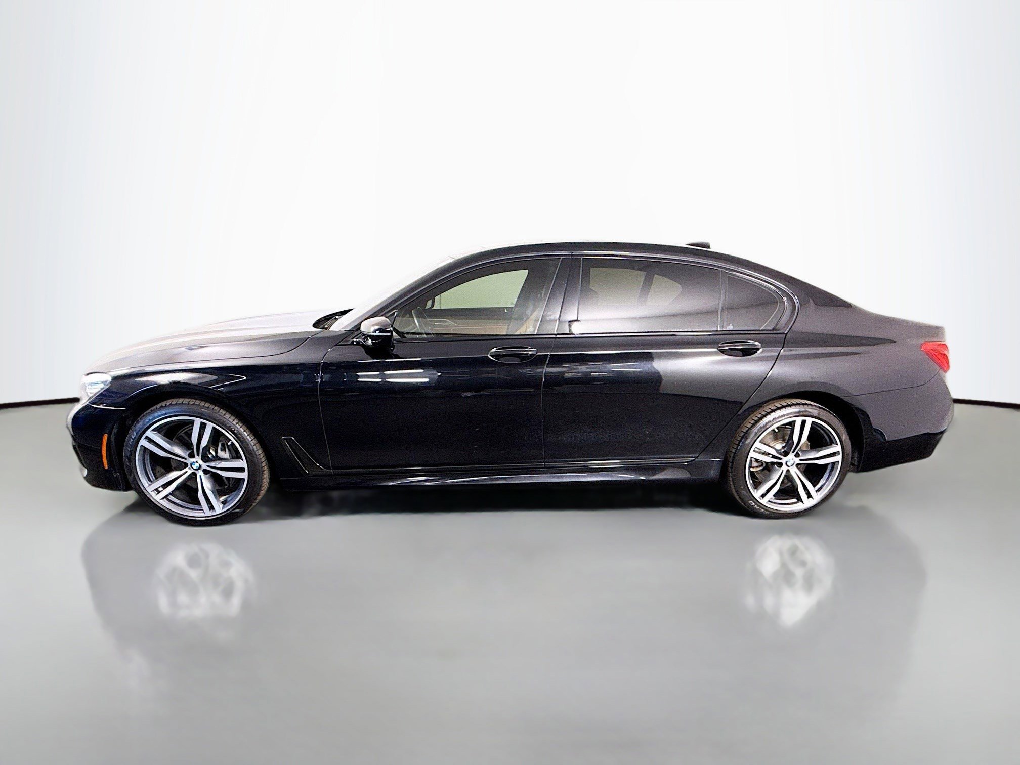 Used 2019 BMW 740i w/ Executive Package image 6