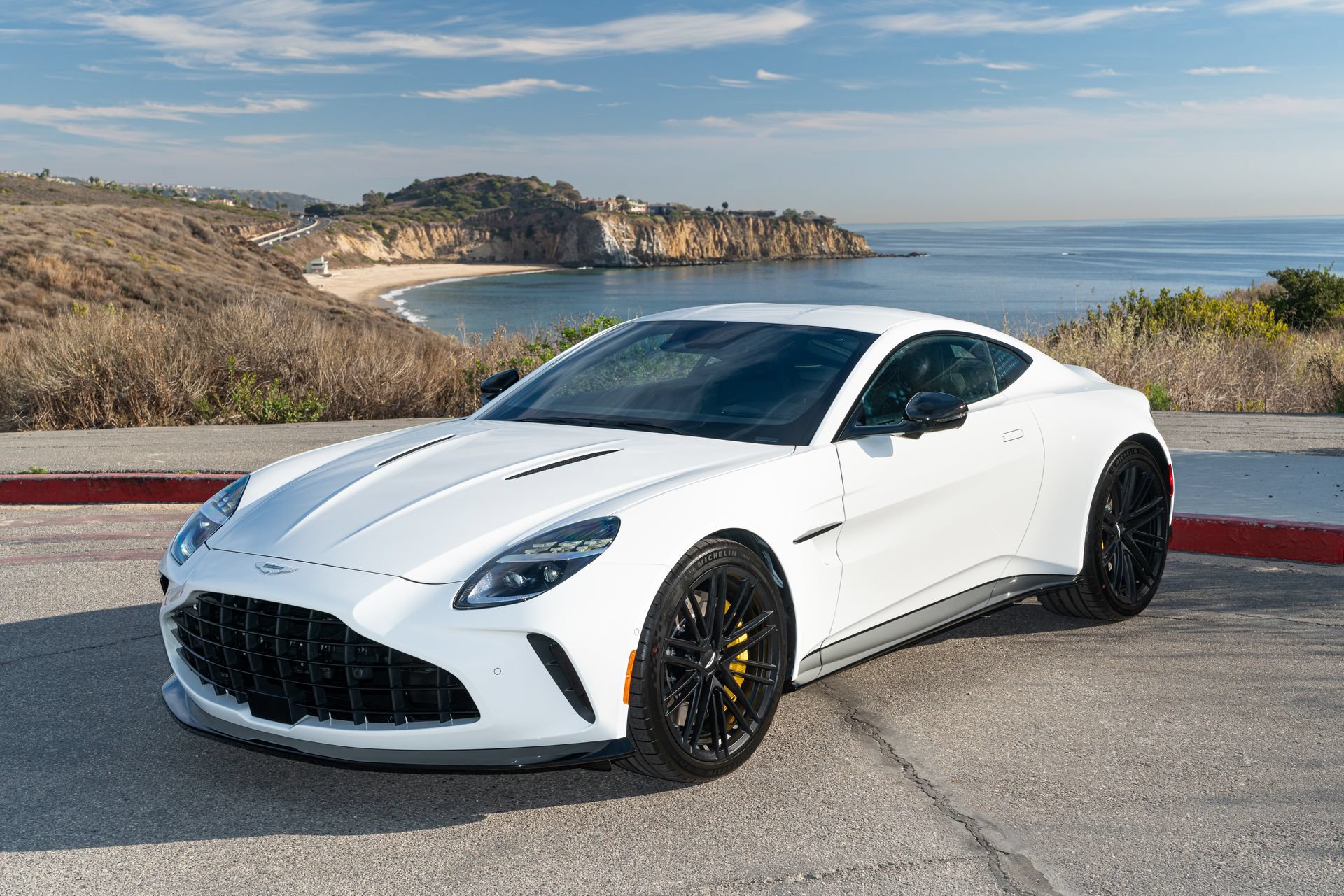 Used 2025 Aston Martin V8 Vantage Coupe RWD image 25