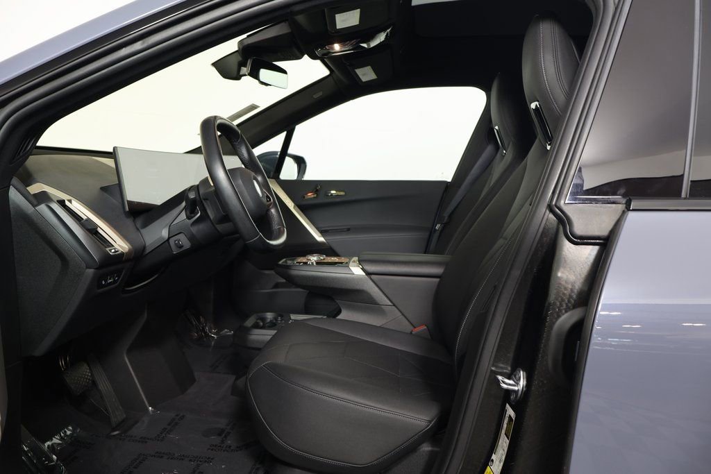 Used 2023 BMW iX xDrive50 w/ Premium Package AWD/4WD image 10