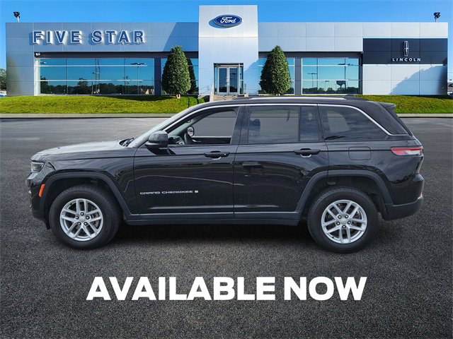 Used 2023 Jeep Grand Cherokee Laredo image 4