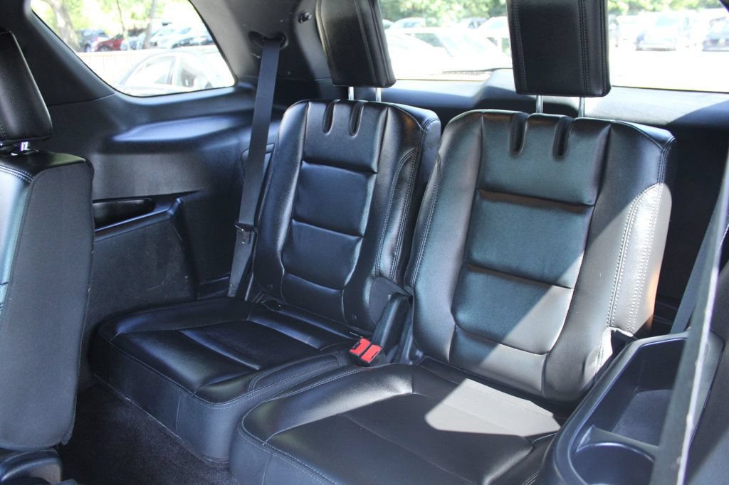 Used 2018 Ford Explorer XLT w/ Equipment Group 202A FWD image 29