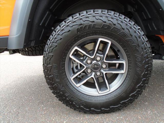 Certified 2025 Jeep Gladiator Mojave w/ Safety Group AWD/4WD image 18