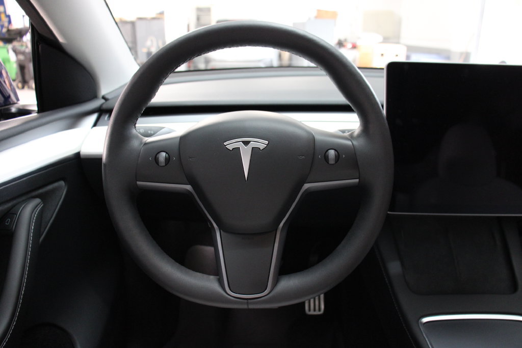 Used 2023 Tesla Model Y Performance AWD/4WD image 17