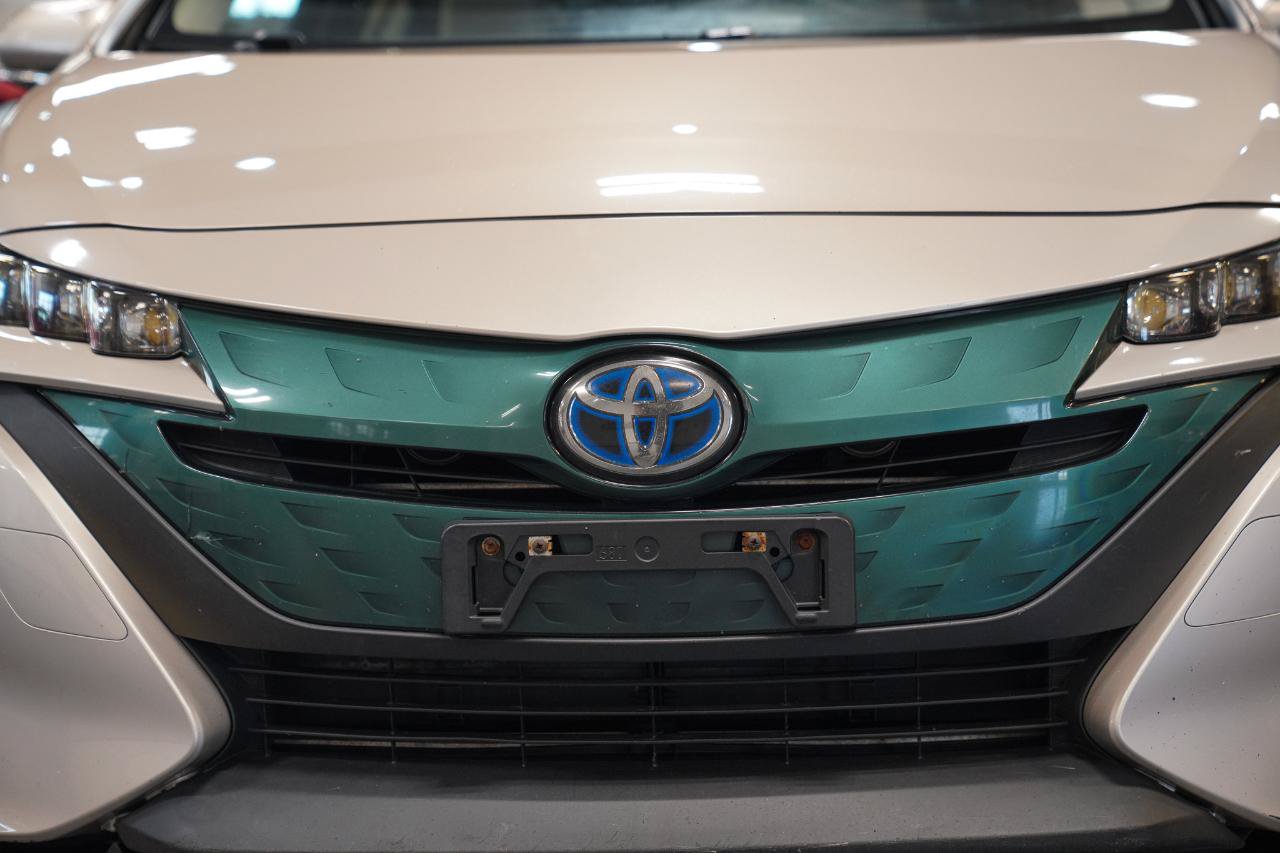 Used 2017 Toyota Prius Prime Premium w/ Carpet Mat Package FWD image 4