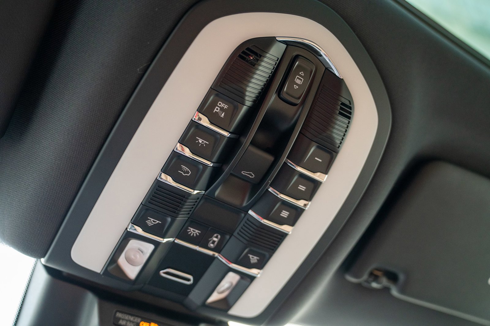 Used 2025 Porsche Macan image 22