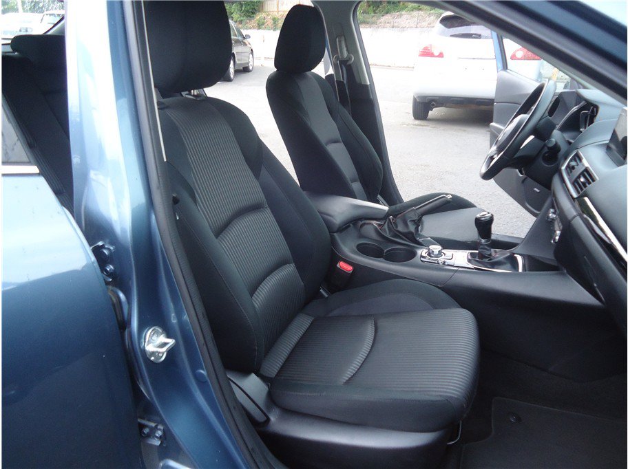 Used 2014 MAZDA MAZDA3 i Touring w/ Technology Package FWD image 15