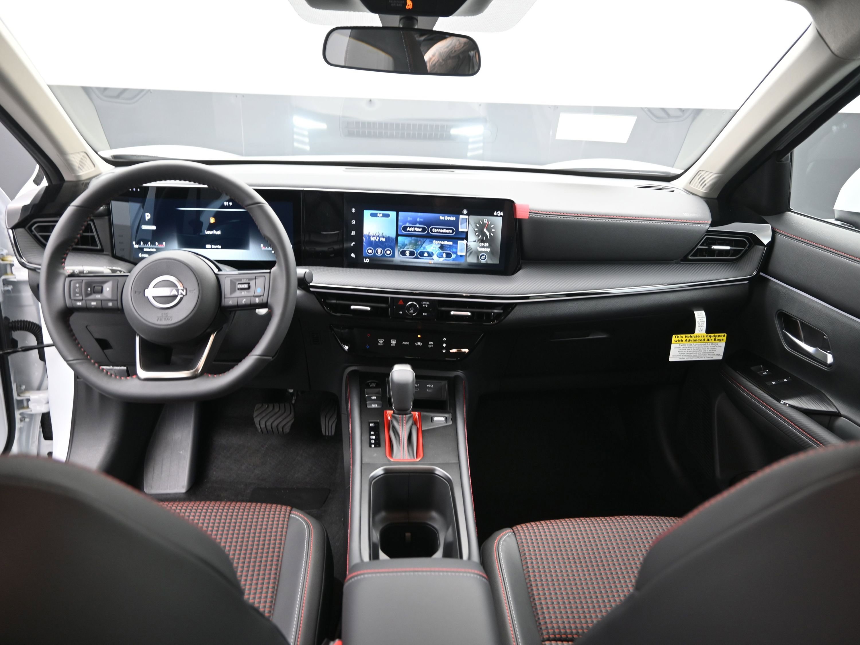 New 2025 Nissan Kicks SR image 18