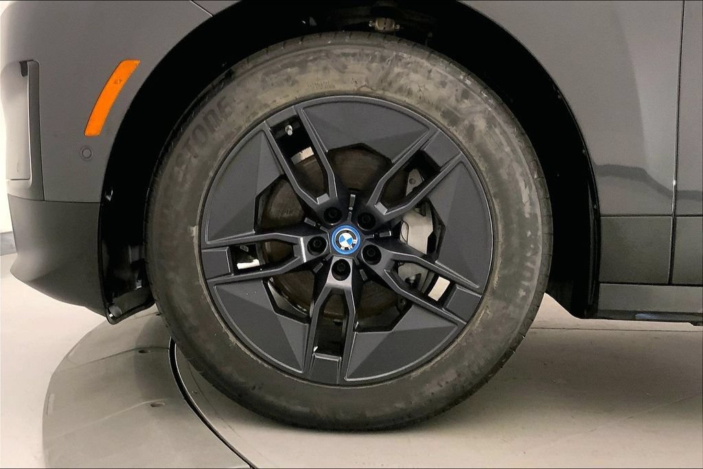 Used 2024 BMW iX xDrive50 AWD/4WD image 8