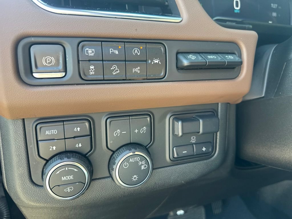 Used 2024 Chevrolet Suburban High Country w/ Advanced Technology Package AWD/4WD image 28