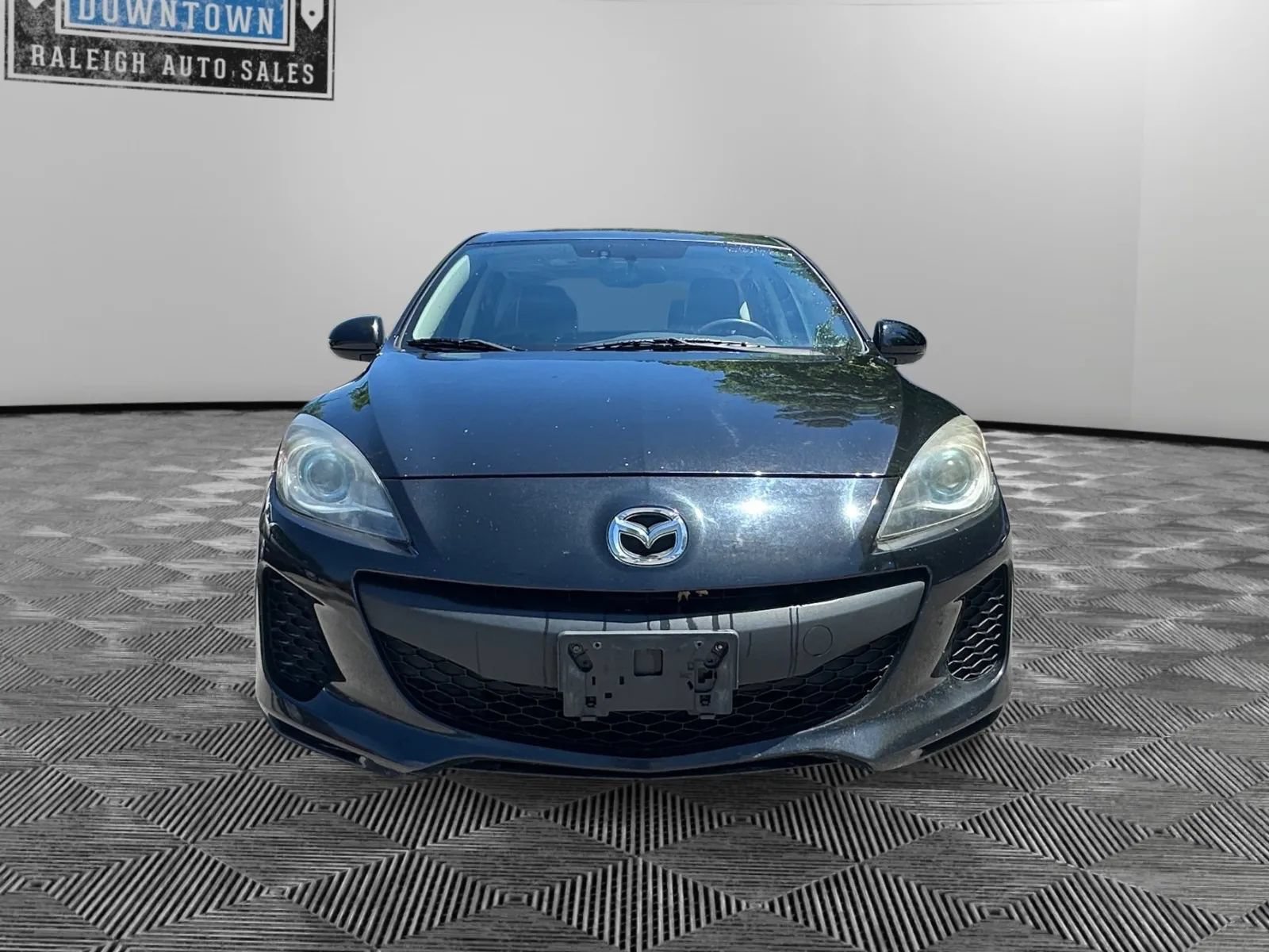 Used 2012 MAZDA MAZDA3 i Grand Touring w/ Tech Pkg FWD image 2
