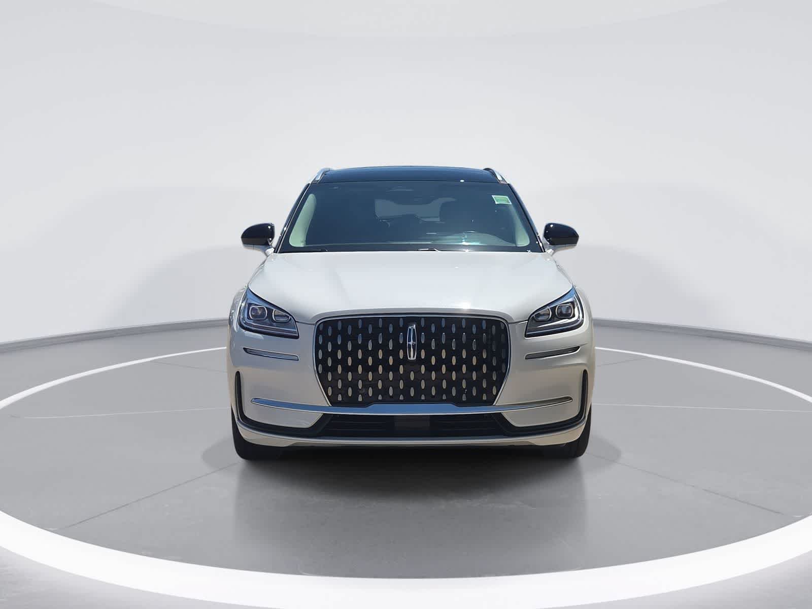 Used 2023 Lincoln Corsair Grand Touring AWD/4WD image 3