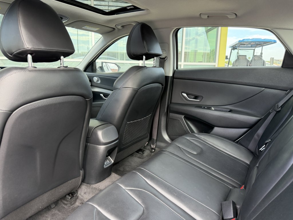 Used 2025 Hyundai Elantra Limited FWD image 33