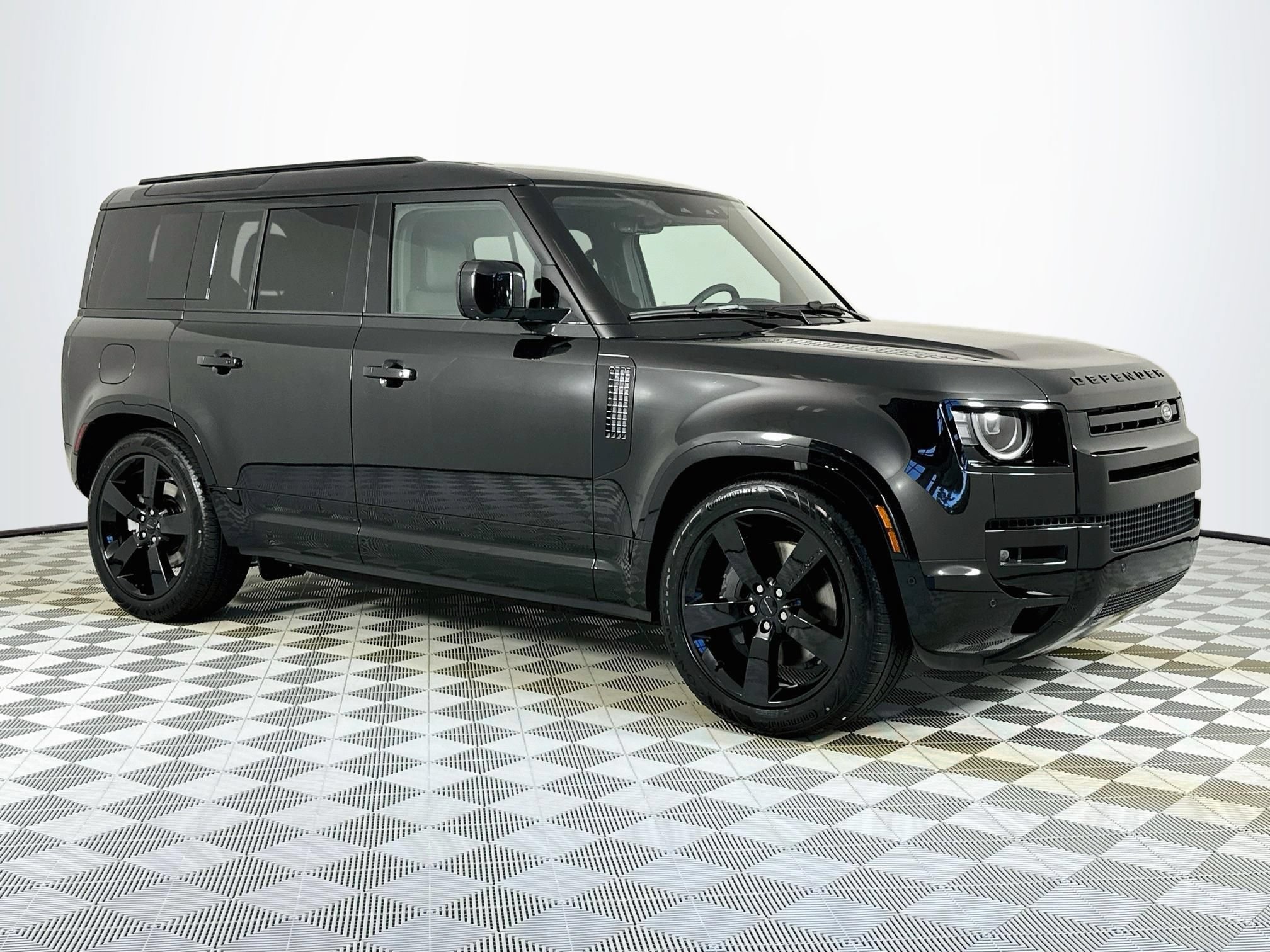 New 2026 Land Rover Defender 110 X-Dynamic SE AWD/4WD image 3